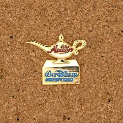 Aladdin's lamp - Walt Disney Home Video - vintage pin badge