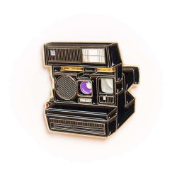 Polaroid 600 - instant camera pin badge